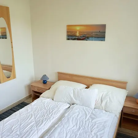 Lägenhet Traum Dachgeschosswohnung Am Teich Altenkirchen (Mecklenburg-Vorpommern)