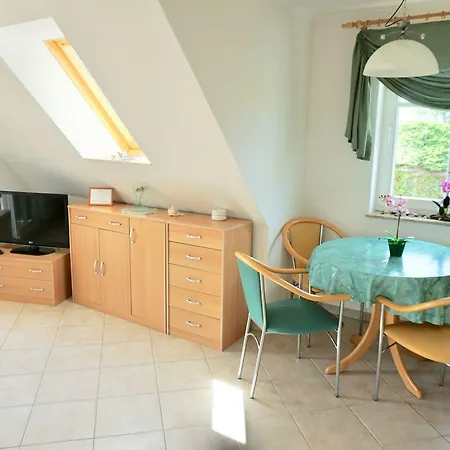 Traum Dachgeschosswohnung Am Teich Altenkirchen (Mecklenburg-Vorpommern)