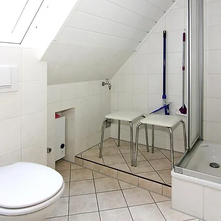 Traum Dachgeschosswohnung Am Teich Lägenhet Altenkirchen (Mecklenburg-Vorpommern)